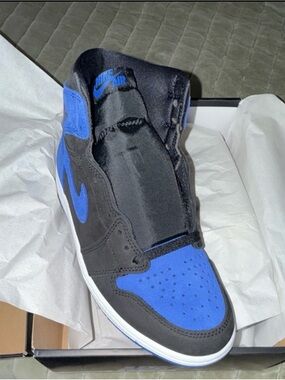 Jordan Retro High Top - Black & Blue